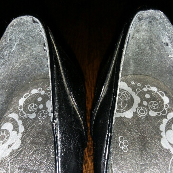 Low black heels - Picture 4 of 8